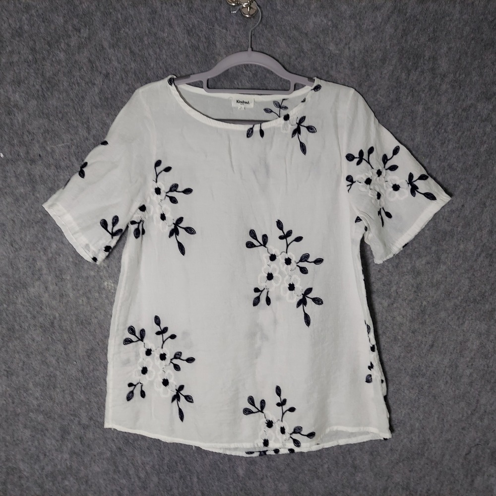 Kindred Blouse LP White Cottagecore Embroidered Floral Short Sleeve Lightweight